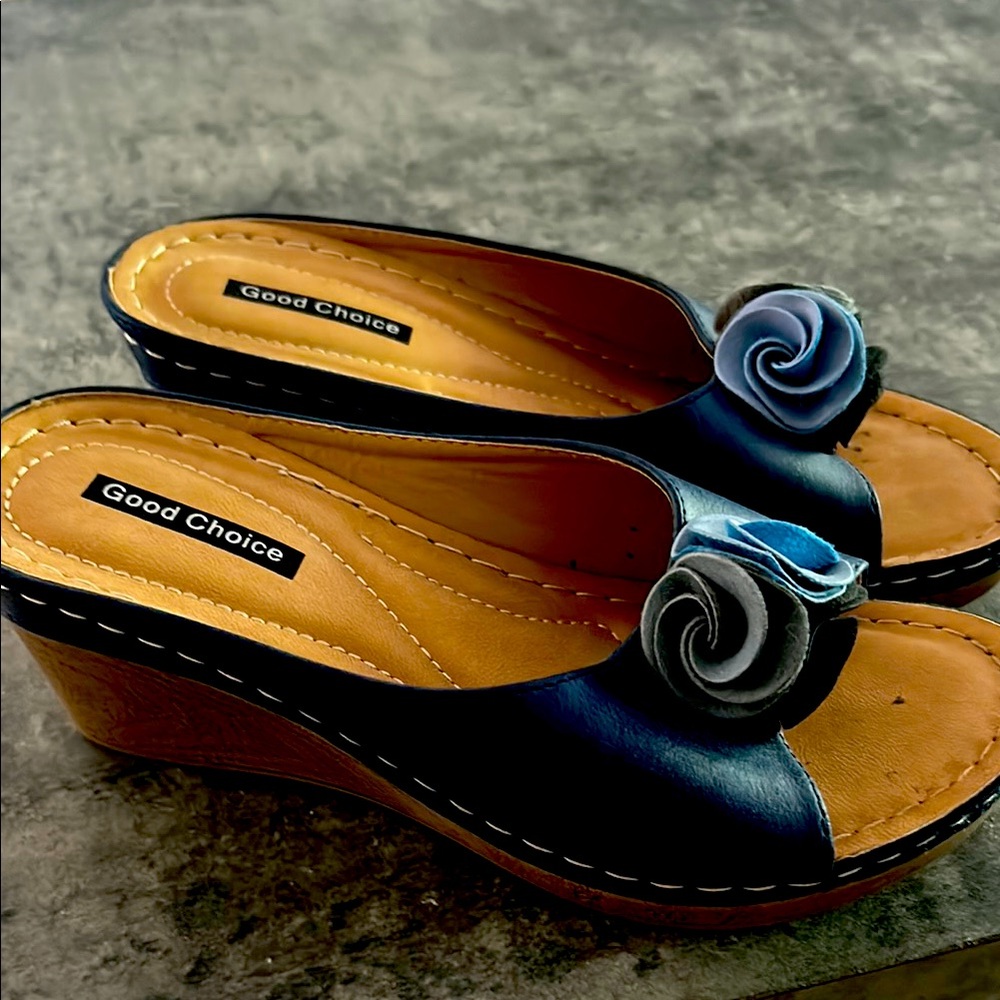 Good Chic Women's Blue Wedge Sandals